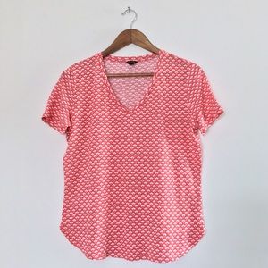 Ann Taylor · Salmon Coral Pattern V-neck T-shirt